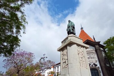 2-Hour Funchal City & Madeira Wine Experience - Stop 2: Fábrica Santo António for cookies and typical sweets