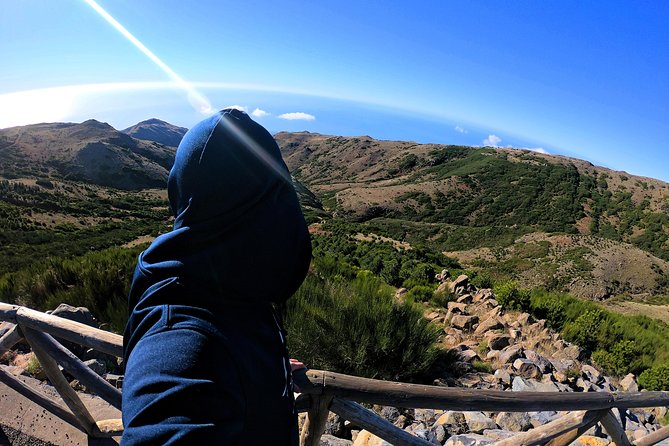 Achada do Teixeira to Pico Ruivo in Madeira (PR1.2) - Hiking Tour - Summit time at Pico Ruivo: 360° views and the cloud-walk feeling