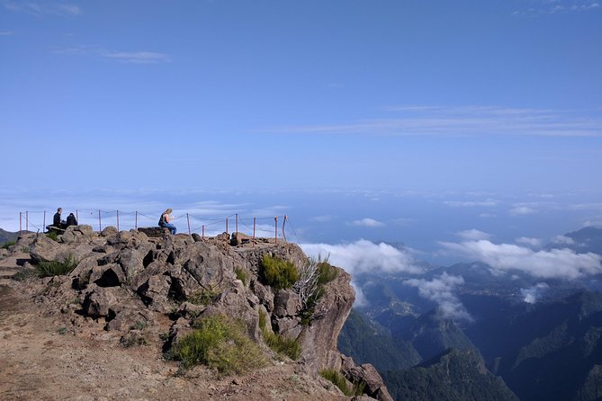 Arieiro Peak, Santo Serra, Cristo Rei in Open Roof 4x4 Experience - Pico do Arieiro: 1,818 meters and the “above the world” feeling