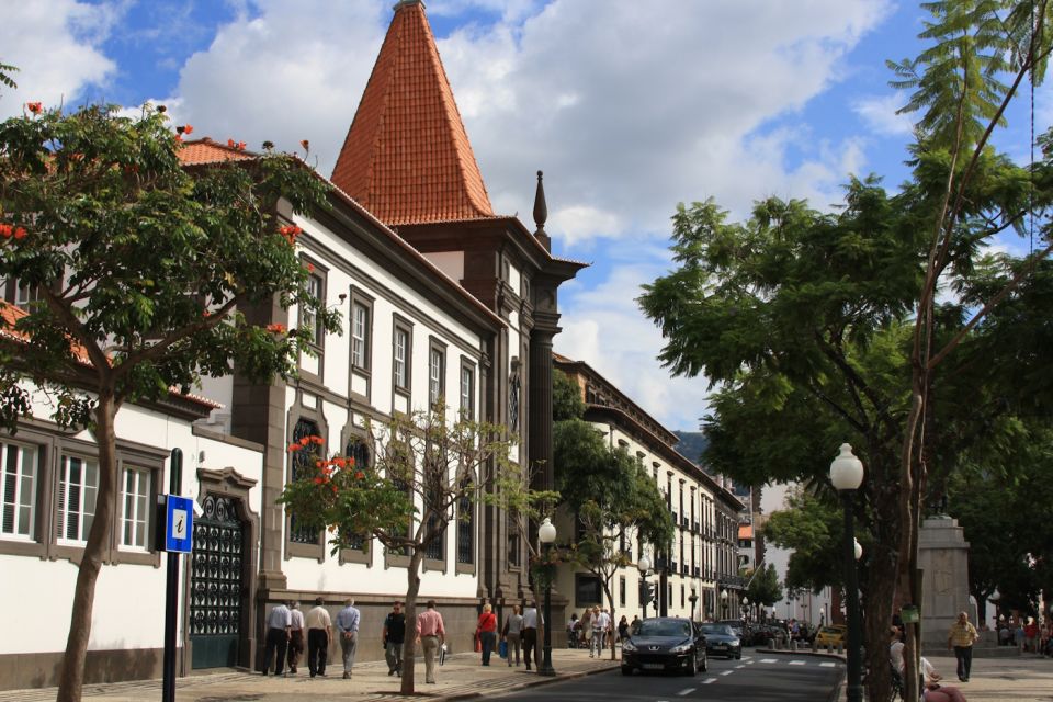 Audio Guide Citywalk Funchal for Cruise Guests - What You’ll Notice Right Away