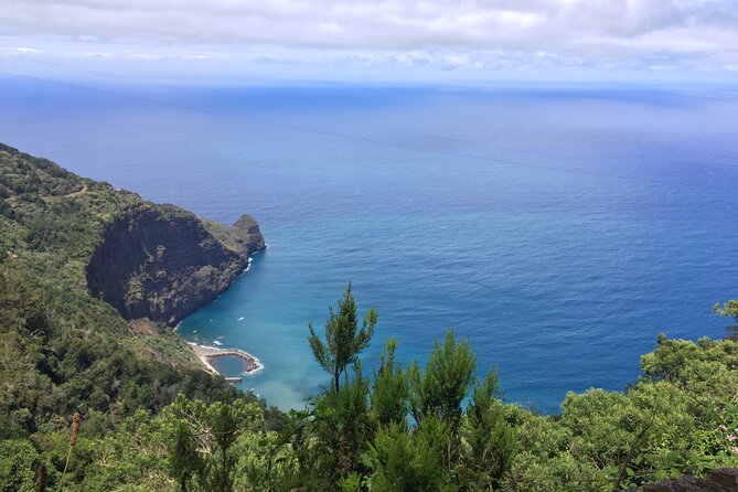 CABO GIRÃO (Half Day tour/3h) / Private Classic Car (4L). - Ribeira Brava viewpoint: a short break with snack potential