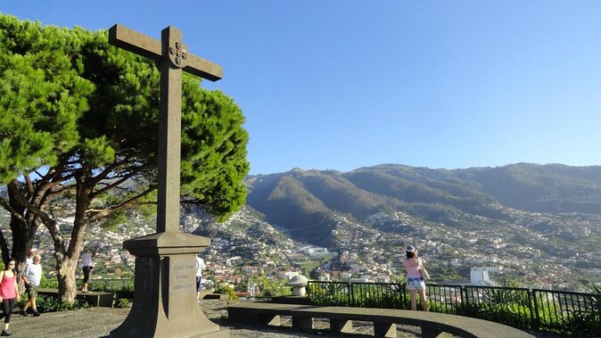 CABO GIRÃO (Half Day tour/3h) / Private Classic Car (4L). - The west-coast road: typical houses, banana culture details, and real island texture