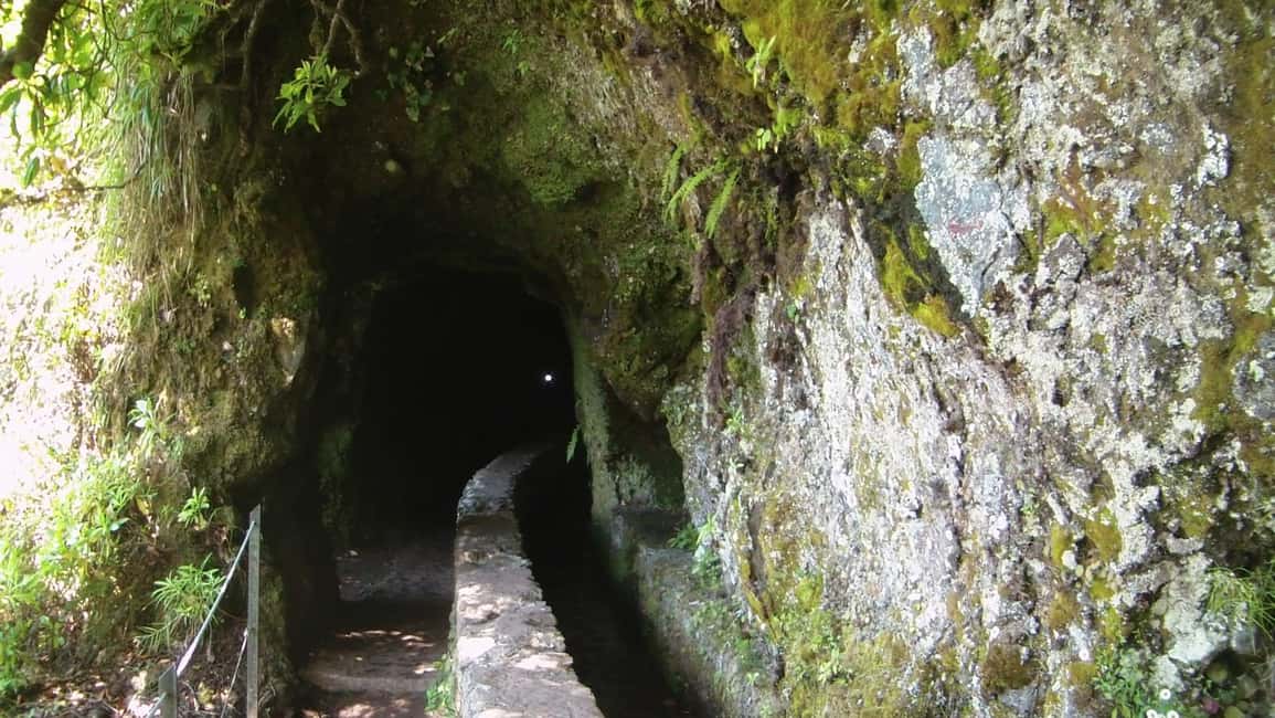 Caldeirão Verde: Queimadas PR9 Transfer and Self-Guided Hike - The end-of-hike moment: cafe, cash, and small annoyances worth knowing