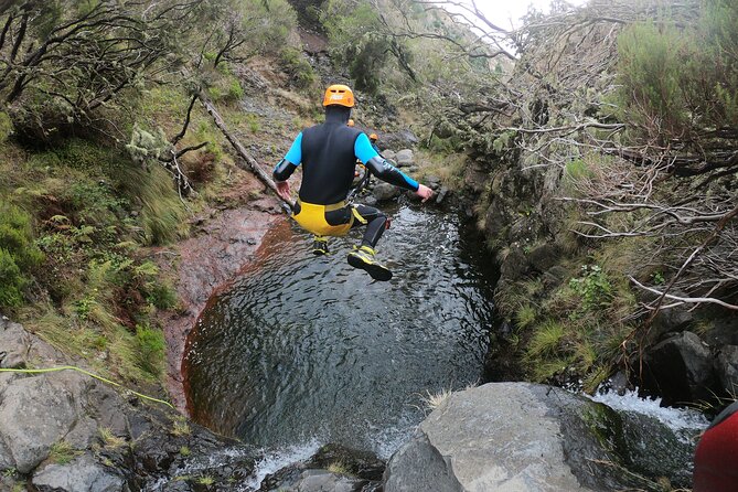 Canyoning in Madeira: Ribeira das Cales - Funchal Ecological Park - Gear check and suit fitting: comfort makes the difference