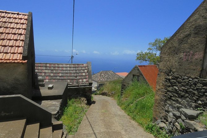 Craters of Fire - 4X4 Full-Day Tour - Vineyards and valleys: Prazeres, Fonte do Bispo, and why the stops matter
