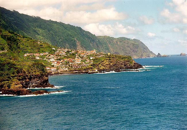 Discover Madeira: Full-Day Tour to Porto Moniz - Up to Paul da Serra: The Mountain Plateau Effect