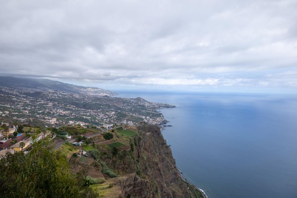 Do Funchal - Câmara de Lobos & Sky Walk Tuk Tuk Tour (2h30) - Miradouro do Pico da Torre: the quick stop that helps you get your bearings