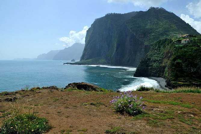 East Tour - Santana - The 9:00 AM Start, Mini-Bus Feel, and How to Pace Yourself