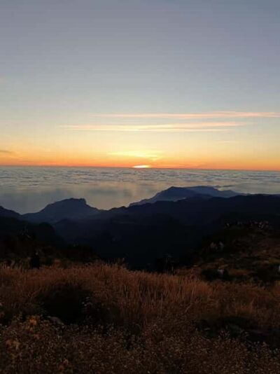 From 0 to 1818 meters to Pico do Arieiro Sunrise - 4x4 pickup that gets you there fast (and in the right mood)