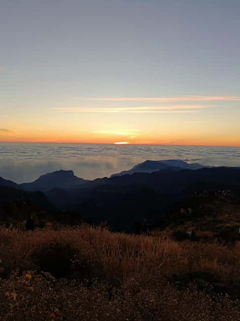 From 0 to 1818 meters to Pico do Arieiro Sunrise - 4x4 pickup that gets you there fast (and in the right mood)