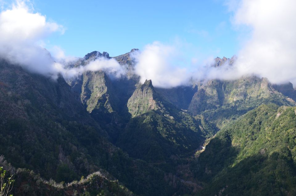 From Funchal: East Tour Madeira 4x4 Jipe Tour Santana Houses - Ponta de São Lourenço: dramatic coastline and island views