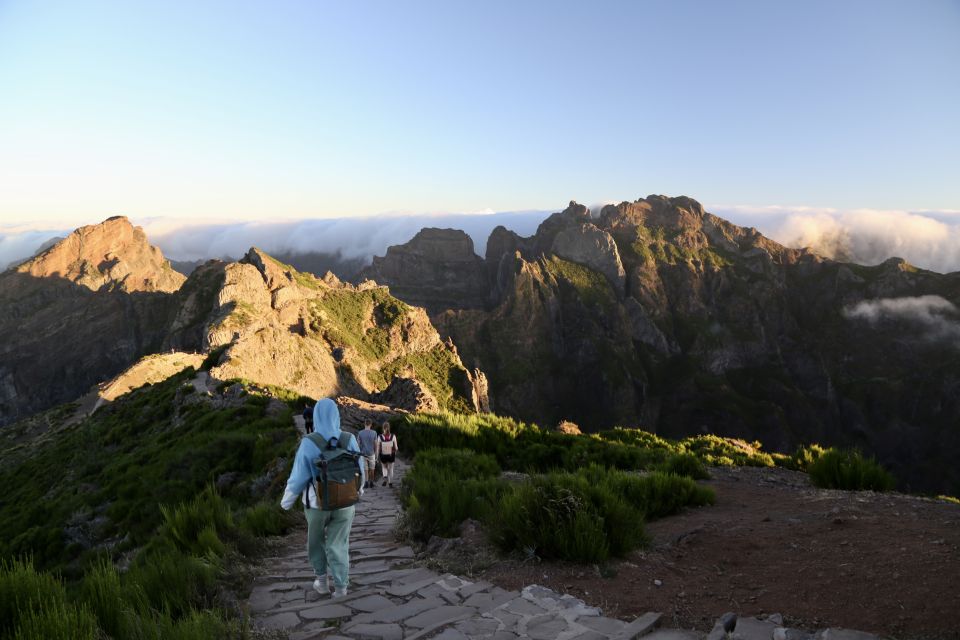 From Funchal: Transfer to Pico do Arieiro & Pico Ruivo Trail - What to pack (so weather doesn’t get the last word)