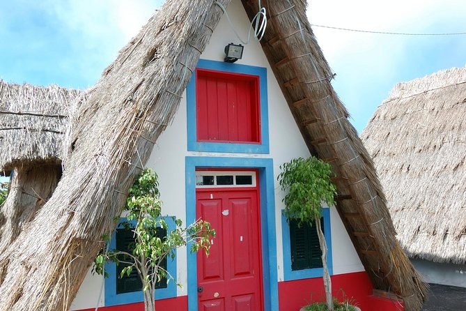 Full Day East Madeira - Pico do Ariero, Ribeiro Frio, Santana - Santana’s thatched triangle houses: why this stop gets the long time