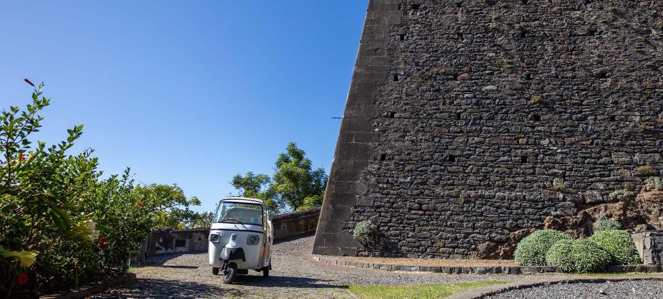 Funchal : 1 hour City Tour by Tuk-Tuk - The passing sights that still matter: Quinta das Cruzes, Banco de Portugal, and Catedral da Sé