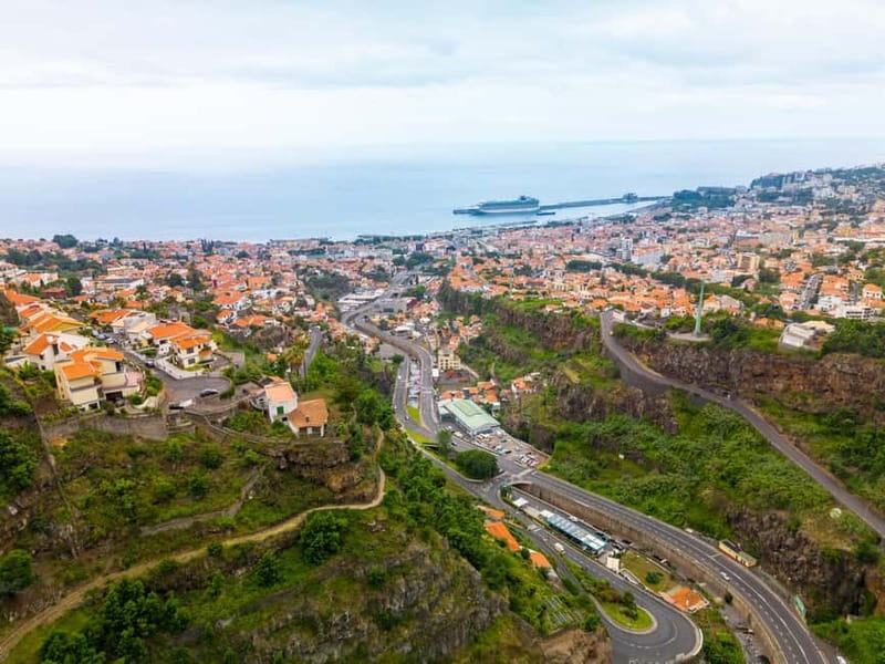 Funchal: Botanical Garden & Old Town Tour by TukTuk (1h45) - TukTuk Pickup in Funchal: where the 105 minutes begin