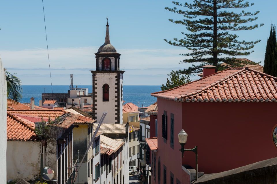 Funchal: City Highlights Tuk-Tuk Tour - Farmers market break: produce, local snacks, and a real pause