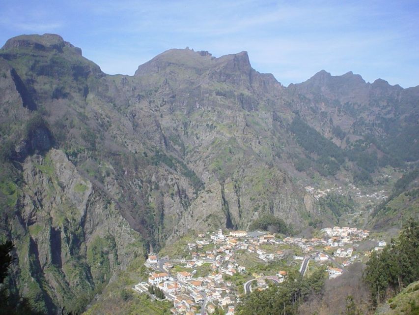 Funchal: Eira do Serrado Nun´s Valley viewpoint tuk tuk Tour - Departing Funchal for Câmara de Lobos and the Road to the Clouds