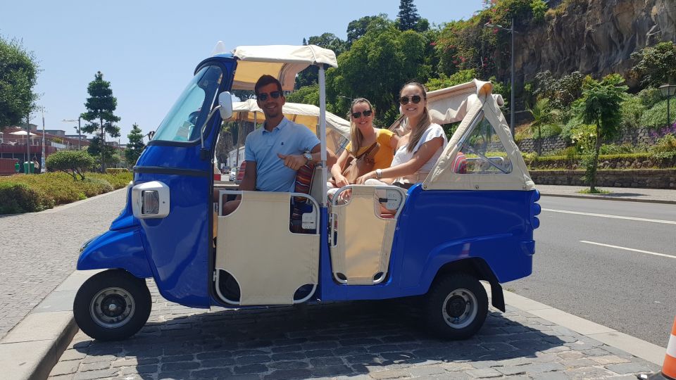 Funchal: Monte Toboggan and Old Town Tour by Tuk-Tuk - Going back to Funchal: using the guide for more than the ride