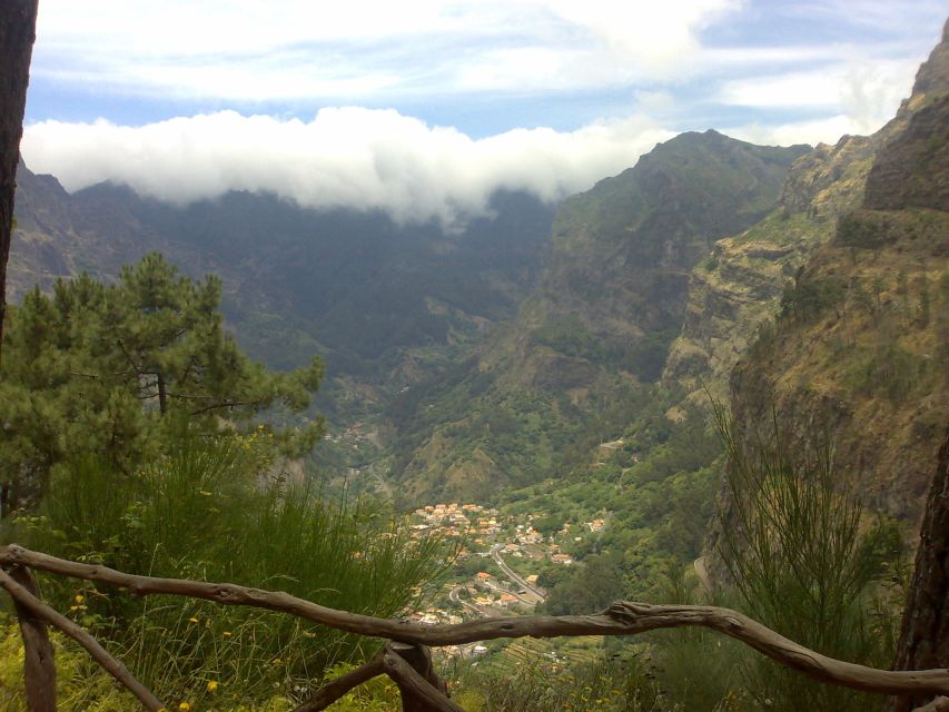 Funchal: Nuns Valley Half Day Tour - Pico dos Barcelos: the quick way to get your bearings in Madeira