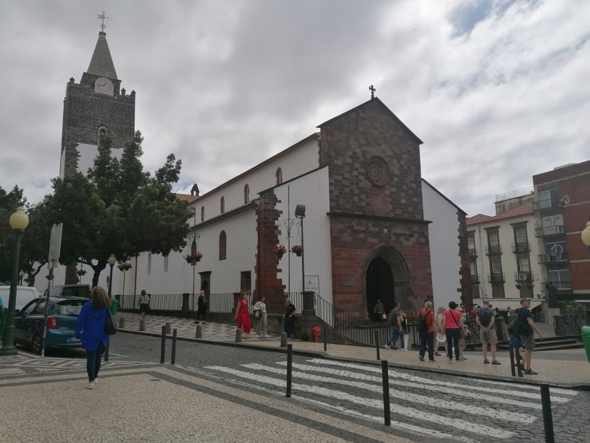 Funchal: Private Guided Tour of Historic Center by Tuk Tuk - Photo stops and guide flexibility: the small details that matter