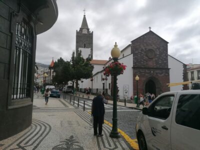 Funchal: Private Guided Tour of Historic Center by Tuk Tuk - Where you meet: Avenida do Mar as your handy launch point