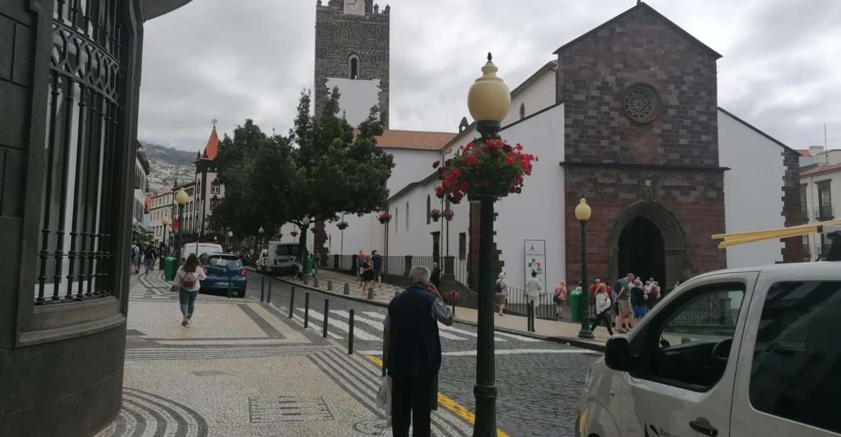 Funchal: Private Guided Tour of Historic Center by Tuk Tuk - Mercado dos Lavradores: the center that feels like real life