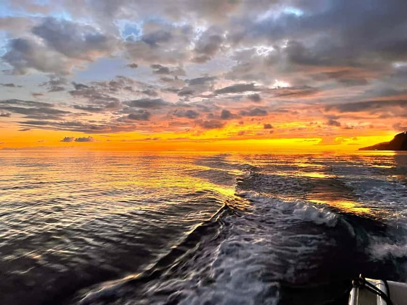 Funchal: Private Sunset Boat Trip - Snorkel & Paddle - Sunset time on board: the part you plan for