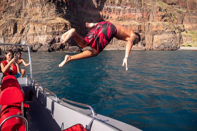 Funchal: Speedboat tour- SEE THE ISLAND AND LIFE AT SEA - Marina do Funchal Meeting Point: The Easy Start