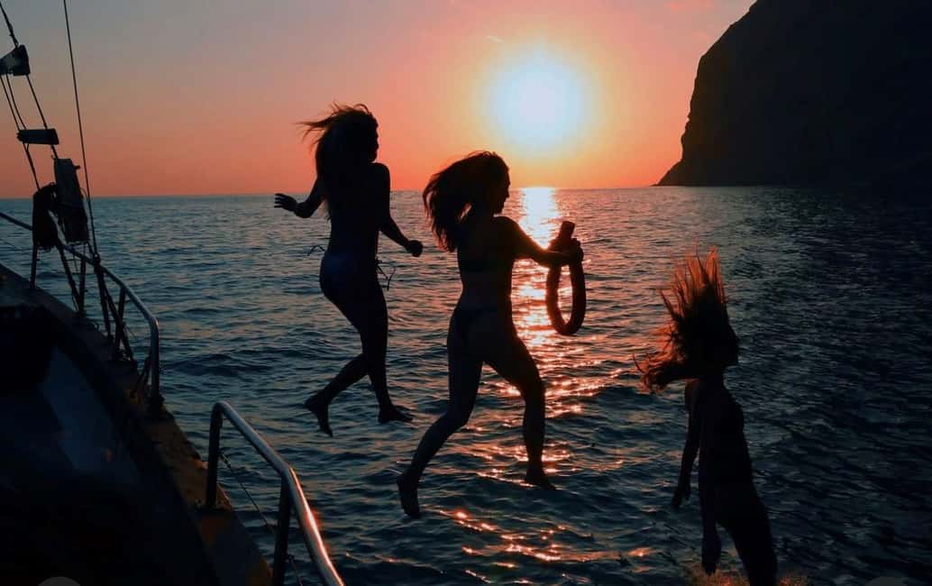 Funchal: Sunset Tour on Traditional Madeiran Boat w/ Drinks - Onboard vibe: drinks, music, and a crew that stays on top of things