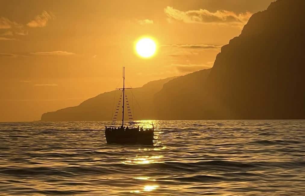 Funchal: Sunset Tour on Traditional Madeiran Boat w/ Drinks - Sunset timing: when the sky delivers