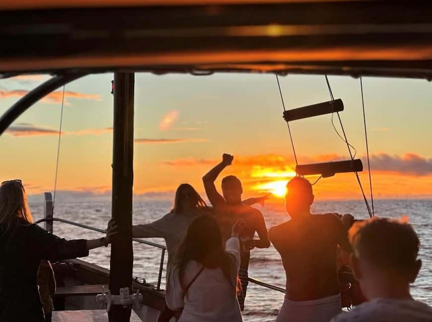Funchal: Sunset Tour on Traditional Madeiran Boat w/ Drinks - Comfort and mobility: what’s good to know before you go