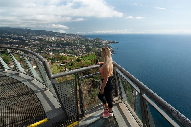Grand Madeira Island Tour - Porto Moniz and Santana - Getting started in Funchal, with a guide who sets the tone