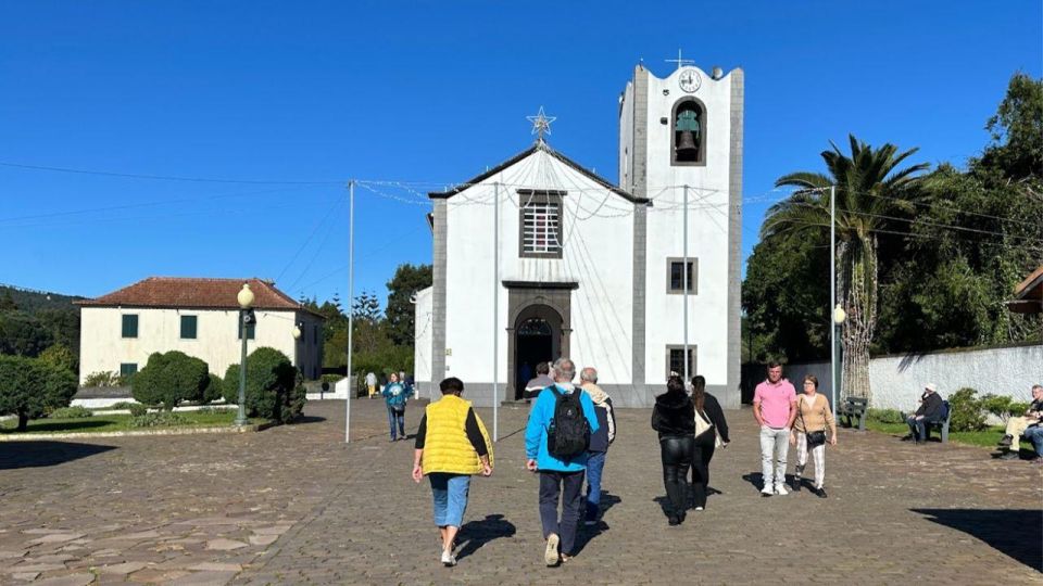 Half-Day Country Market Tour on Madeira Island - Santa Cruz market and the seaside promenade reset