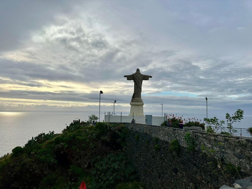 Half-Day Country Market Tour on Madeira Island - Quinta do Santo da Serra gardens: calm, plants, and an easy stroll