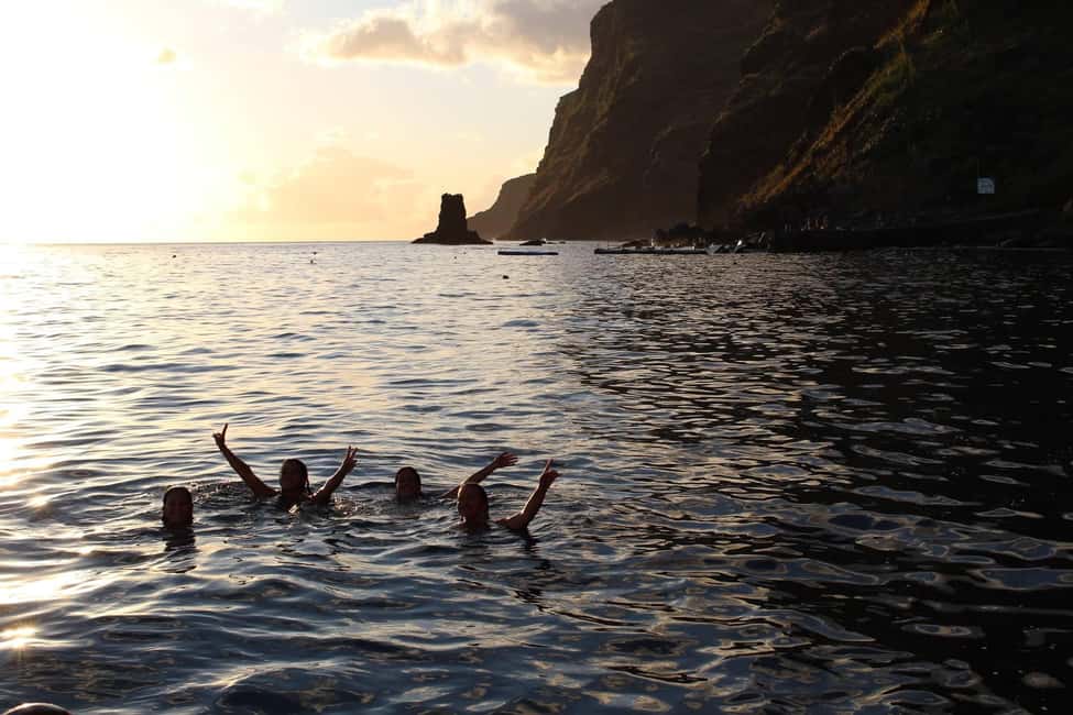 Madeeira: Sunset dinner cruise - Madeira Sunset Dinner Cruise: the vibe and what you’re really paying for
