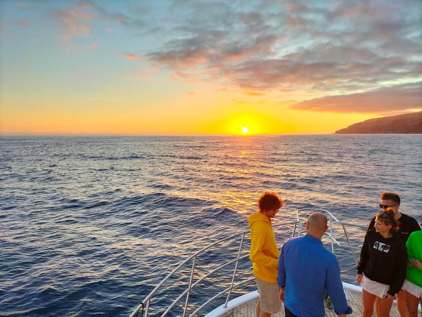 Madeeira: Sunset dinner cruise - Cabo Gírao cliff sunset: the second view that makes the timing work
