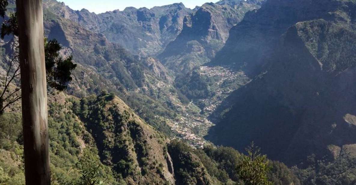 Madeira 2 Full-Day & 1 Half-Day 4x4 jipe Special Tour Combo - Day 1 East Madeira: Pico do Areeiro, a levada walk, and Cova da Roda