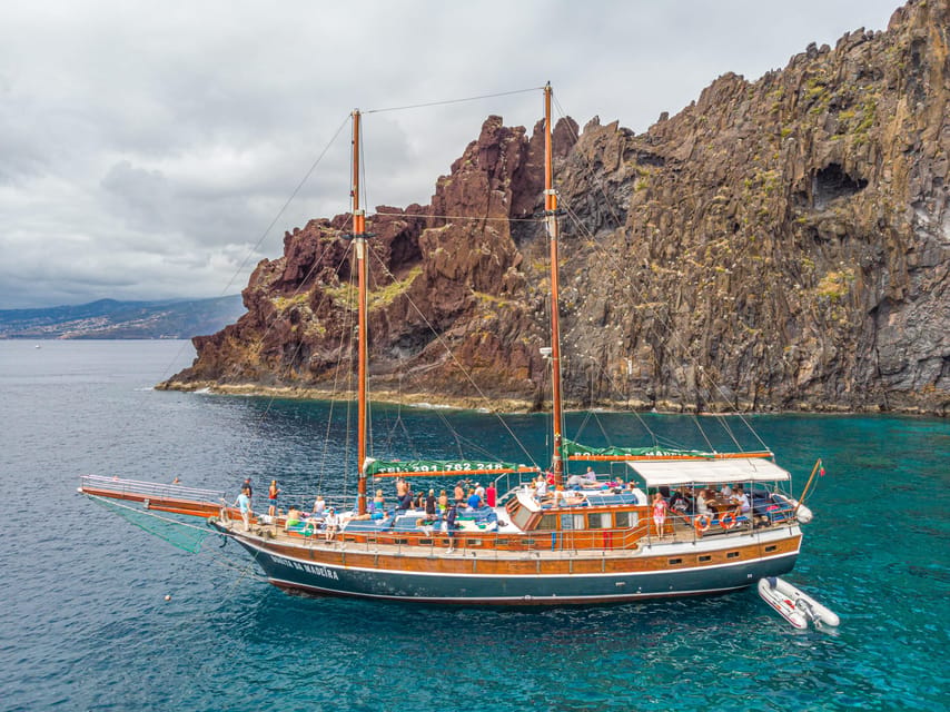 Madeira : 5 hour East Coast boat excursion - Onboard Experience: Crew, Food, and How the Time Flows