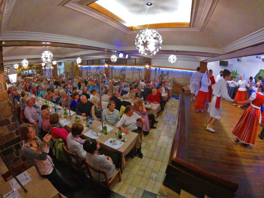 Madeira by Night with Traditional Dinner - Bailinho da Madeira: song and dance in traditional attire