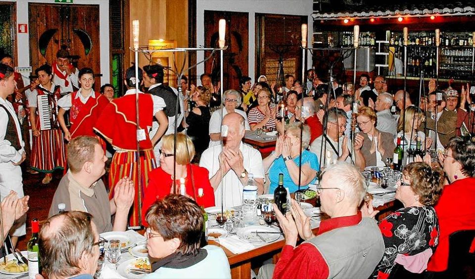 Madeira by Night with Traditional Dinner - The viewpoint stop over Funchal: what to expect at night
