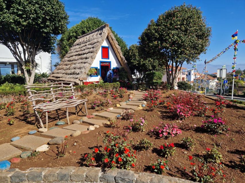 Madeira : East Tour - Santana North Side - Pico do Areeiro at 1,818 meters: the view stop that drives the whole day