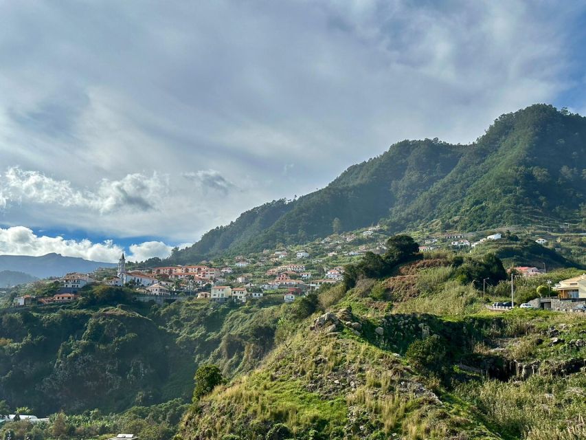 Madeira : East Tour - Santana North Side - Faial to Santana: the north-side transition