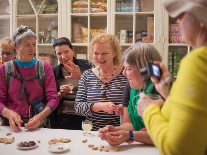 Madeira: Food and Wine Walking Tour in Funchal - Starting in Funchal: the H&M meeting point and the walking rhythm