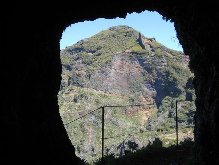 Madeira: Full-Day Pico Ruivo / Achada do Teixeira Walk - Finishing at Achada do Teixeira and Closing the Loop