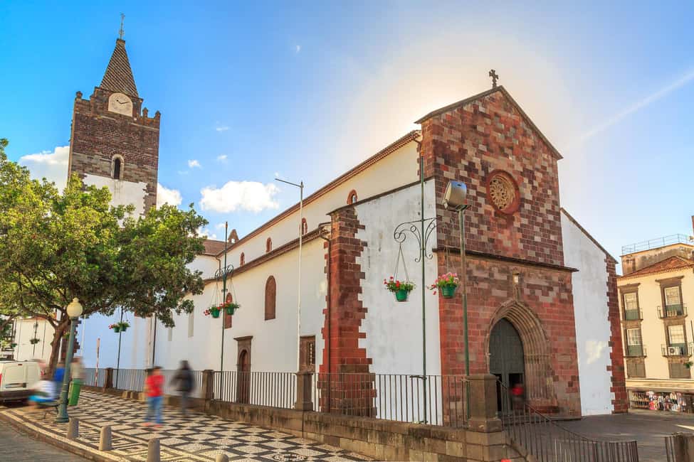 Madeira: Funchal's Eco Private City Tour - The 1.5-hour loop: pickup, ride, stops, and return