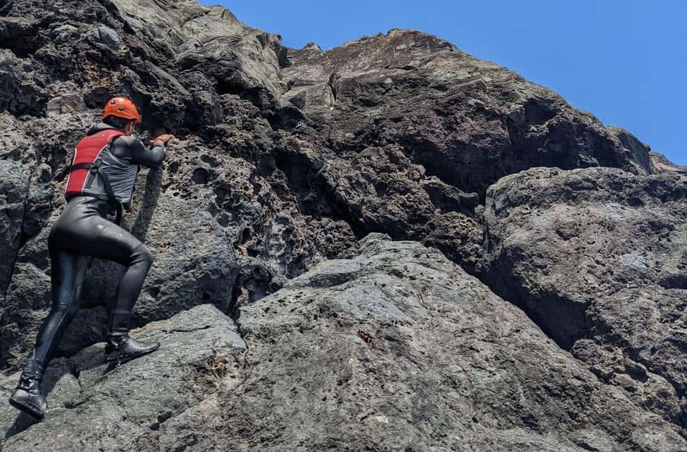 Madeira: Garajau Coastal Hike and Cliff Jumping - Free climbing and swimming breaks: the fun part that still needs respect