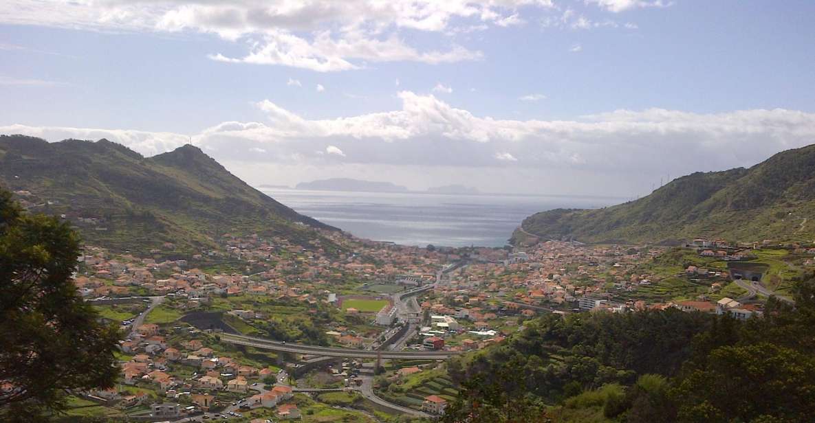 Madeira: Maroços Landscapes 2.5-Hour Guided Walk - Flowers by the route: the easy walk that rewards slow moments