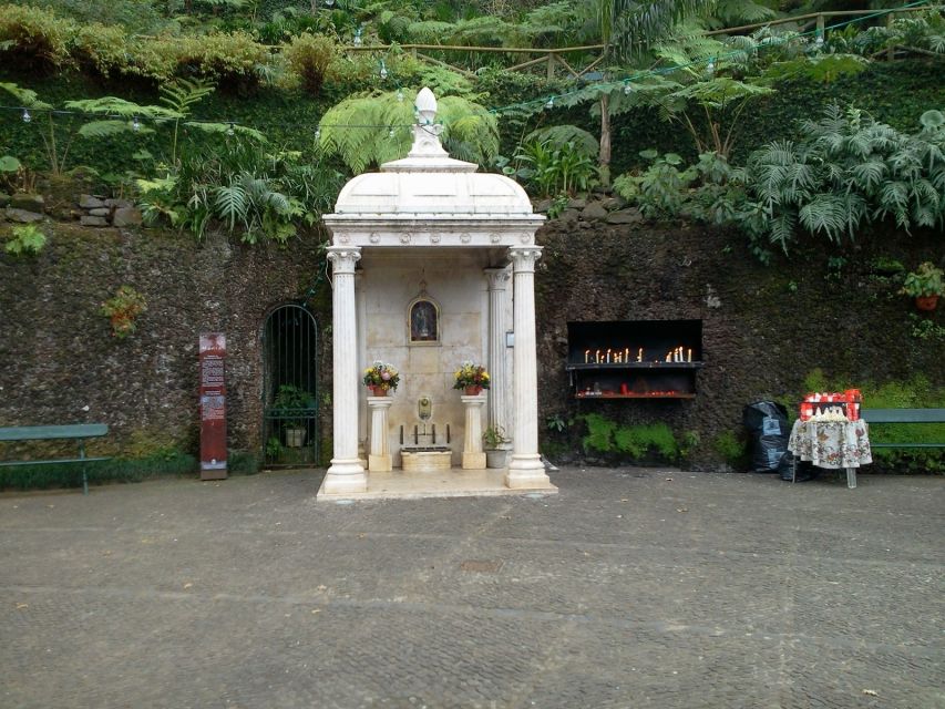 Madeira: Monte Sightseeing Tour & Toboggan Sled Ride - Key highlights worth circling