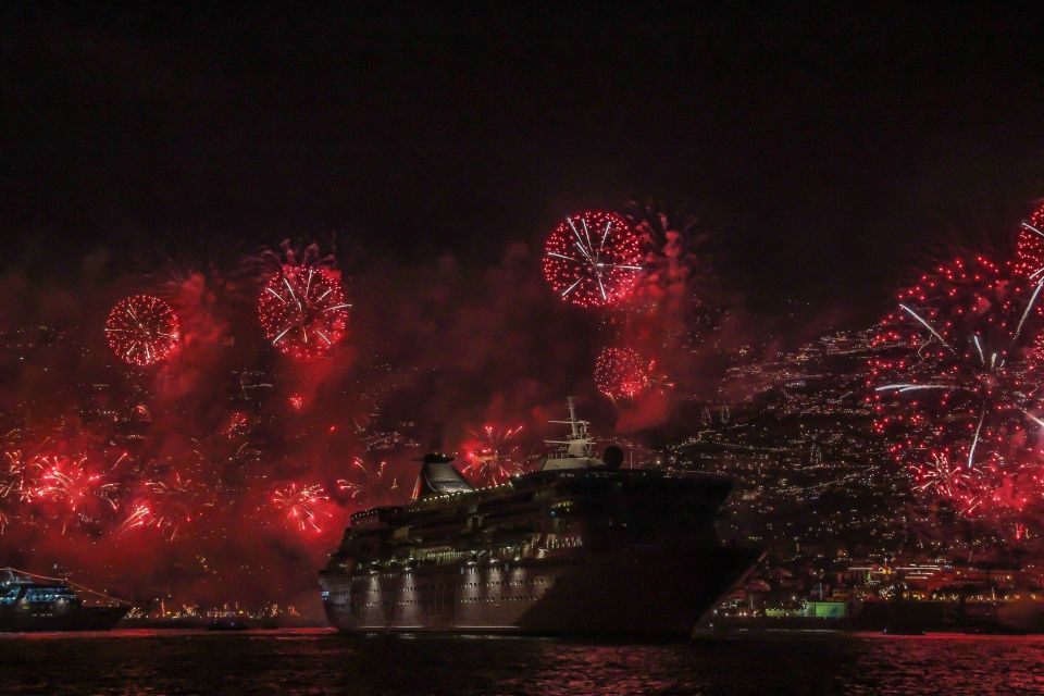 Madeira: New Year's Eve Fireworks by Catamaran - The catamaran experience before the show: views, motion, and anticipation