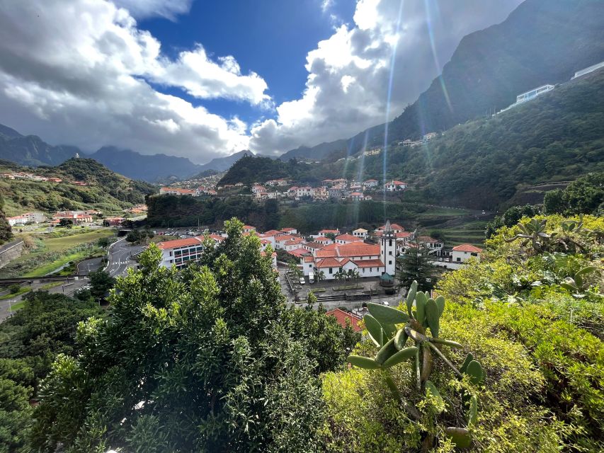 Madeira North Offbeat: Boaventura, Sao Vicente, Pta Delgada - Serra de Água and Encumeada: quiet villages and 1007 meters of perspective